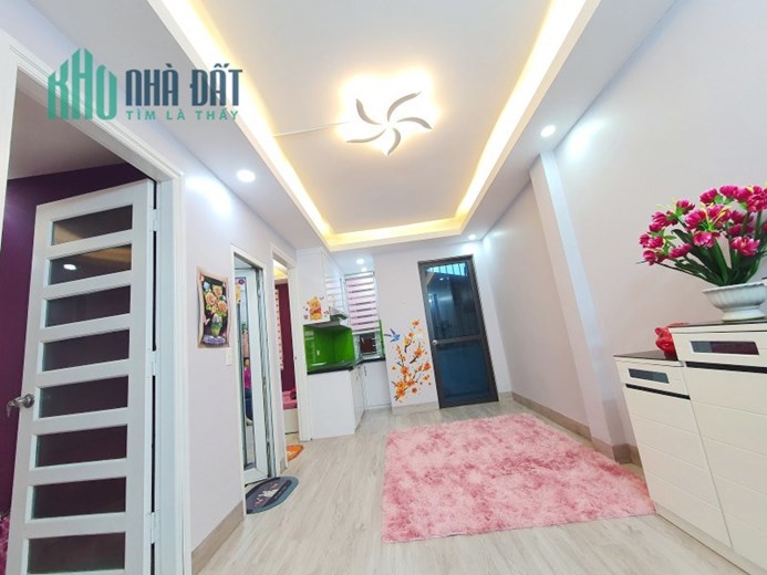 Bán gấp Căn hộ Chung cư Hào Nam, Đống Đa 50m2 2 ngủ, thang máy, sổ hồng 1.45 tỷ