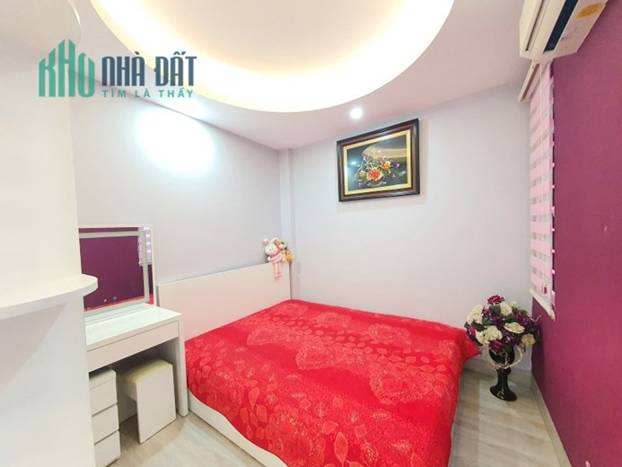 Bán gấp Căn hộ Chung cư Hào Nam, Đống Đa 50m2 2 ngủ, thang máy, sổ hồng 1.45 tỷ
