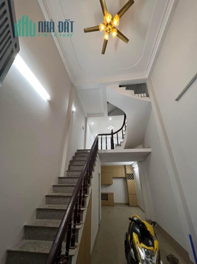 BÁN NHÀ NGÕ 292 KIM GIANG, 37M2 GIÁ 4.5 TỶ, 3 mặt thoáng, NGÕ RỘNG, Ô TÔ ĐỖ CỬA.