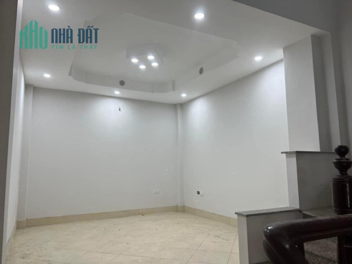 BÁN NHÀ NGÕ 292 KIM GIANG, 37M2 GIÁ 4.5 TỶ, 3 mặt thoáng, NGÕ RỘNG, Ô TÔ ĐỖ CỬA.