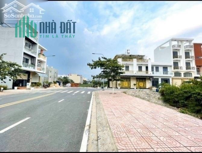 CẦN TIỀN XÂY NHÀ BÁN 2 LÔ ĐẤT LIỀN KỀ CHỢ KHU DÂN CƯ GIÁ 900TR/NỀN