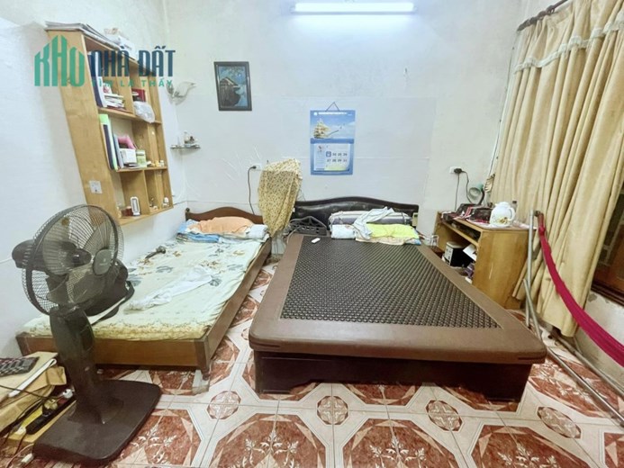 BÁN NHÀ NGÕ 553 GIẢI PHÓNG , Ô TÔ ĐỖ CỔNG, BA THOÁNG, NGÕ THÔNG 55/62M2*3PN*4 TỶ