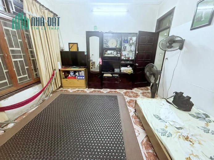 BÁN NHÀ NGÕ 553 GIẢI PHÓNG , Ô TÔ ĐỖ CỔNG, BA THOÁNG, NGÕ THÔNG 55/62M2*3PN*4 TỶ