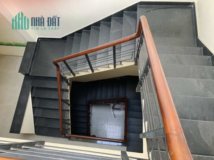 Cho thuê nhà 3 tầng mặt tiền 192 Cách mạng tháng 8, Phường Khuê Trung, Quận Cẩm Lệ