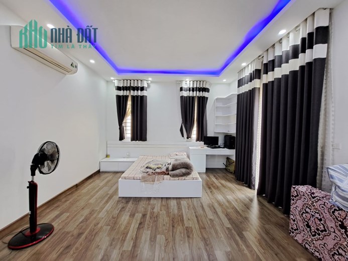 BÁN NHÀ HOÀNG VĂN THÁI, Ô TÔ, TẶNG NỘI THẤT,  68M2 4T MT6M, GIÁ 11 TỶ
