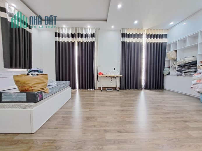 BÁN NHÀ HOÀNG VĂN THÁI, Ô TÔ, TẶNG NỘI THẤT,  68M2 4T MT6M, GIÁ 11 TỶ