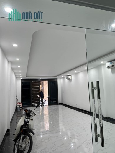 Cần bán toà nhà KD , VP  đường nhựa , vỉa hè DT 82m x 6T thang máy , MT 5,1m giá 28 tỷ0989129838