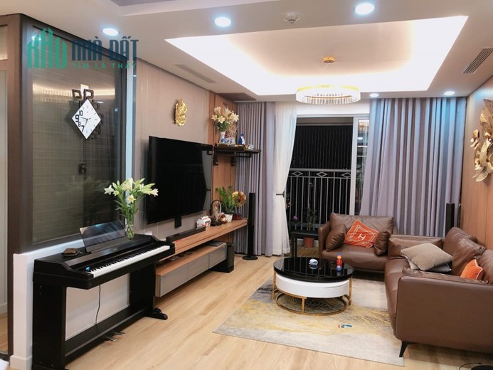 CẦN BÁN CHUNG CƯ IMPERIAL PLAZA 360 GIẢI PHÓNG, TẦNG TRUNG, LÔ GÓC 3 NGỦ,  118M* 5.3 TỶ.