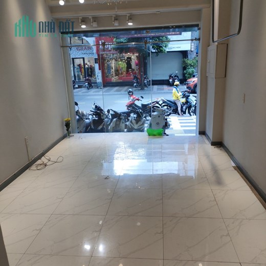 Cho Thuê MBKD tại 143 Nguyễn Trãi, Bến Thành Q1, DT40m2 chỉ 43tr/th. LH:0906247498