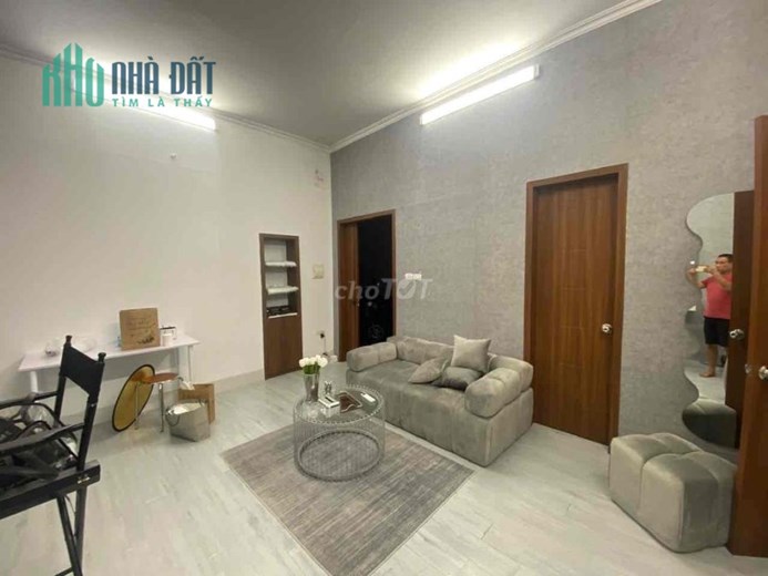 Cho thuê nhà làm văn phòng, studio phố Quán Thánh, Ba Đình