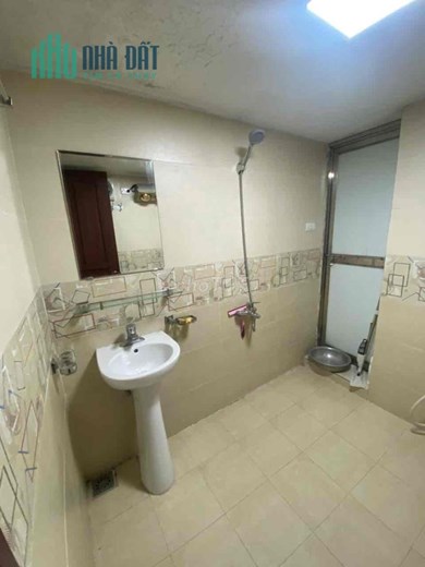 Cho thuê nhà làm văn phòng, studio phố Quán Thánh, Ba Đình