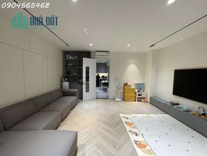 Bán tòa Văn phòng Mặt phố Nguyễn Văn Cừ siêu đẹp, 6 tầng thang máy, kinh doanh đỉnh.