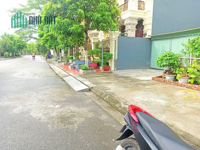 Bán đất Biệt thự tuyến 2 Lê Hồng Phong lô 16D diện tích 135m hướng Đông Bắc, giá 81 tr/m