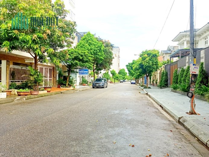 Bán đất Biệt thự tuyến 2 Lê Hồng Phong lô 16D diện tích 135m hướng Đông Bắc, giá 81 tr/m