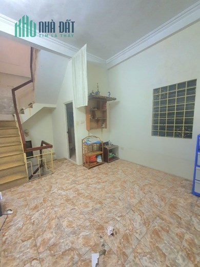 BÁN NHÀ 3 TẦNG DT:25M2 SỔ ĐỎ x TẦNG 2 DT:30M HIỆN TRẠNG NHÀ CŨ 2 PHÒNG NGỦ GIÁ: HƠN 2 TỶ PHỐ TÔN