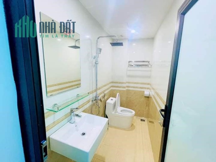 NHÀ MỚI ĐẸP 4 TẦNG PHỐ NGUYỄN TRÃI NGÃ TƯ SỞ QUẬN THANH XUÂN DT:45M2 MT:4M2 6 PHÒNG NGỦ GIÁ: 4TỶ .