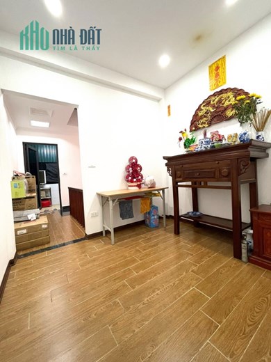 Bán nhà phố Tư Đình, Gần phố, Full nội thất, 35 m2, 5T, chỉ 3,25 tỷ.