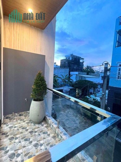 Chính chủ Bán Nhà Phạm Văn Bạch, 3 Tầng, Ngang 5M Hẻm xe hơi, Gấp 3.4 tỷ