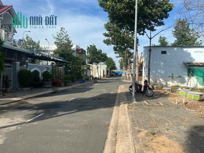 Đất chợ Long Phú 5x20, full thổ, Mt đường nhựa, SHR, giá bán ngộp