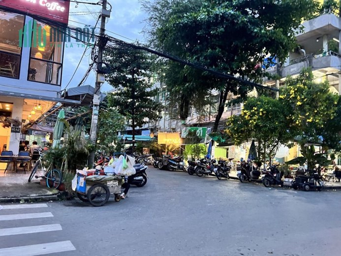Cho thuê nhà nguyên căn 1 trệt 2 lầu để ở và kinh doanh quận 11