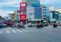 Bán gấp nhà mặt tiền đường Đinh Tiên Hoàng, Quận 1.