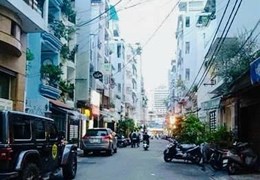 Bán gấp nhà HXH như hình, gần khu phố Tây Bùi Viện Q1.