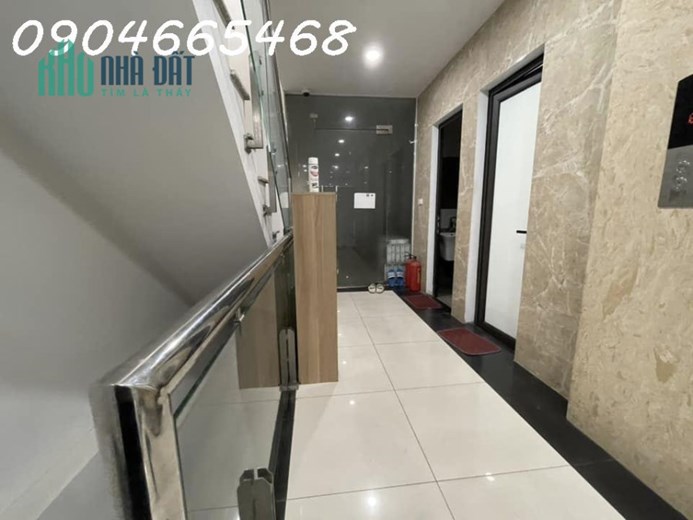 Bán tòa nhà Văn phòng 6 tầng thang máy mặt phố Nguyễn Văn Cừ, quận Long Biên.