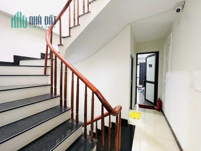 BÁN NHÀ QUAN NHÂN - THANH XUÂN -GẦN PHỐ - LÔ GÓC 2 THOÁNG - Ô TÔ ĐỖ - KINH DOANH - CHỈ 7.X TỶ