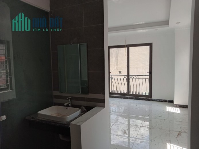 Chỉ 5 tỷ sở hữu nhà Đặng Văn Ngữ 35m2 x 5 tầng, oto đỗ cổng, 2 thoáng trước sau