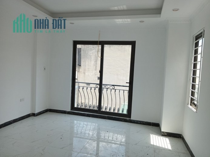Chỉ 5 tỷ sở hữu nhà Đặng Văn Ngữ 35m2 x 5 tầng, oto đỗ cổng, 2 thoáng trước sau