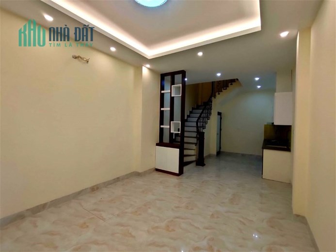 Bán nhà Ngọc Lâm Long Biên 5 tầng nhỉnh 4 tỷ