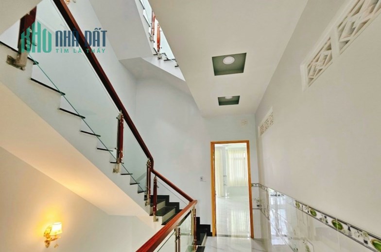 Bán nhà Lê Văn Lương, 90m, 4 tầng, giá chỉ 5.2 tỷ