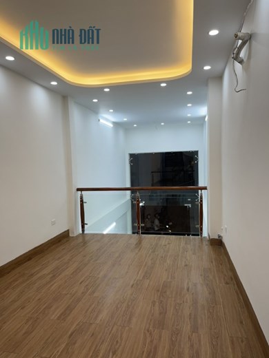 Chính chủ cần cho thuê 1 tầng mặt tiền kinh doanh và gác lửng như hình.