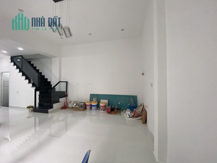 Lạc Long Quân – ngay chợ vải Tân Bình – 48m2 – 3 tầng – giá hơn 4 tỷ.