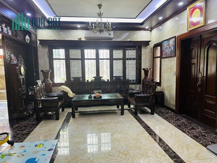 Biệt thự đẳng cấp sân vườn Việt Hưng - Vị trí đắc địa - Giá cả hợp lý