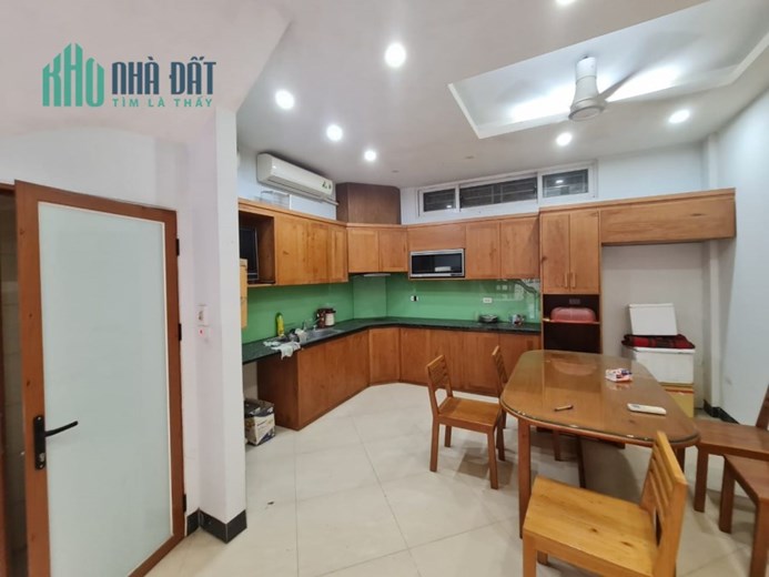 Bán Apartment 111m2 phố Đội Cấn, Ba Đình 9 Tầng Thang máy Nhập Dòng tiền 2 tỷ/năm Giá 23.1 Tỷ