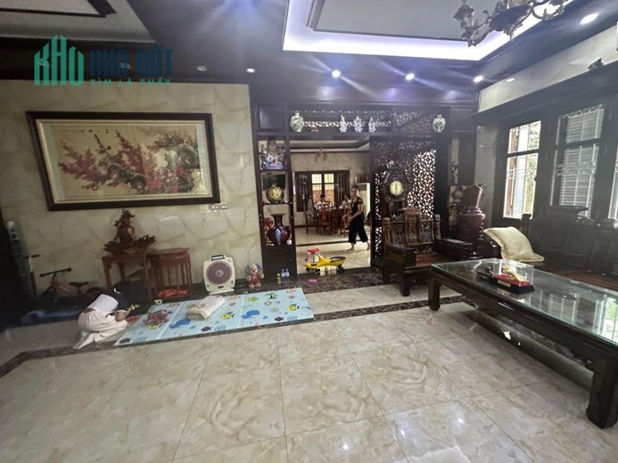 Bán biệt thự góc KĐT Việt Hưng, 230m x 3 tầng, sân vườn, ô tô, 36 tỷ 6
