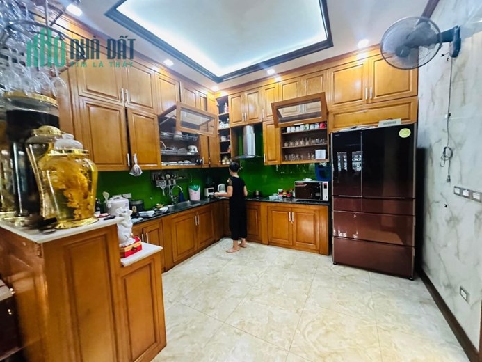 Bán biệt thự góc KĐT Việt Hưng, 230m x 3 tầng, sân vườn, ô tô, 36 tỷ 6
