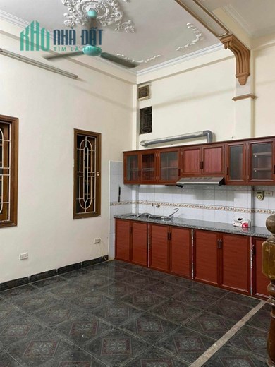 Cho thuê nhà nguyên căn, HGĐ, 52m2, 4T, 4N, đủ đồ, 12 tr, Thái Thịnh.