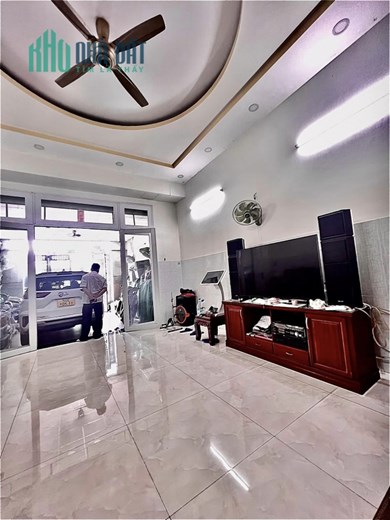 Nhà Mặt tiền thông Nguyễn Ảnh Thủ sang Phan Văn Hơn 100m2, 3 tầng giá rẻ.