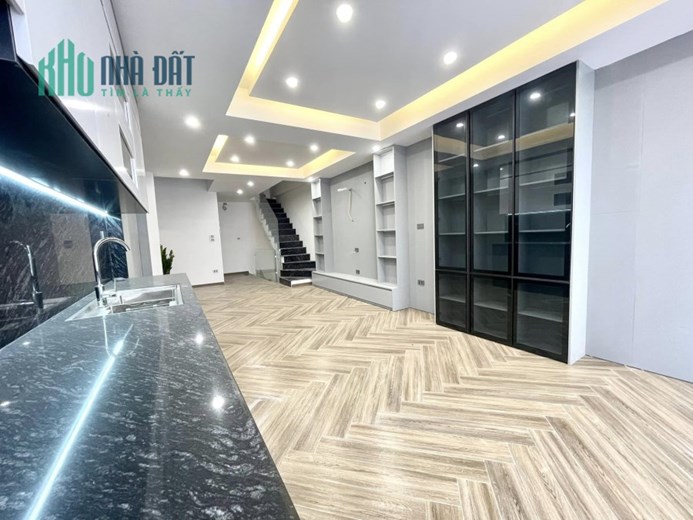 Bán nhà ngõ 53 Ngô Gia Tự 42m x 5T, oto tránh, kinh doanh chỉ nhỉnh 5 tỷ. LH: 0936123469