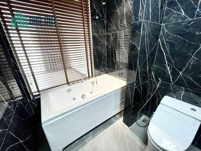 Bán nhà ngõ 53 Ngô Gia Tự 42m x 5T, oto tránh, kinh doanh chỉ nhỉnh 5 tỷ. LH: 0936123469