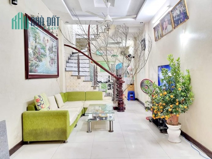 BÁN NHÀ DÂN XÂY HOÀNG MAI, LĨNH NAM 40M 5T Ô TÔ QUA NHÀ. Chỉ 4 TỶ xíu