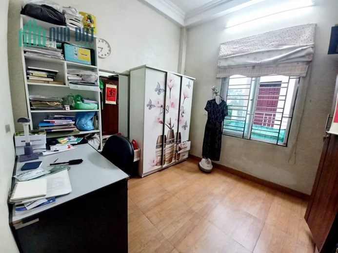 BÁN NHÀ DÂN XÂY HOÀNG MAI, LĨNH NAM 40M 5T Ô TÔ QUA NHÀ. Chỉ 4 TỶ xíu