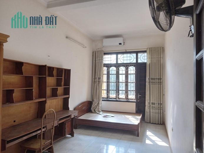 63m Mặt Tiền 7m Phố Nguyễn Chí Thanh Đống Đa. Ô Tô Ngủ Trong Nhà. An Ninh Cực Kỳ Tốt.