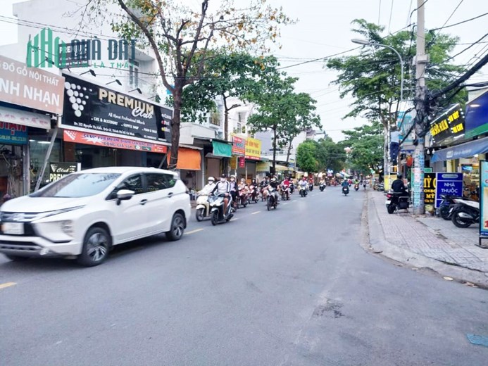 MẶT TIỀN ĐỈNH NGANG 5M, HƠN 122M2 - NGAY LÊ VĂN KHƯƠNG QUẬN 12, NHÀ C4 TIỆN XÂY MỚI, NHỈNH 8 TỶ.