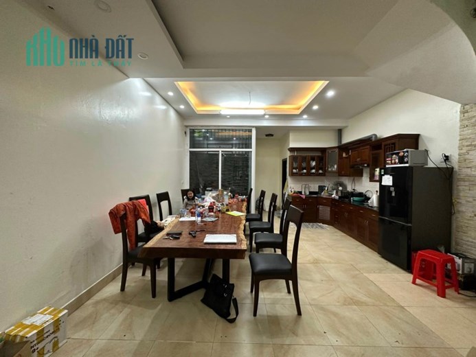 PHÙNG CHÍ KIÊN- PHÂN LÔ-GARA-2THOÁNG -Ở NGAY
72 m 5 tầng 13.2 tỷ
