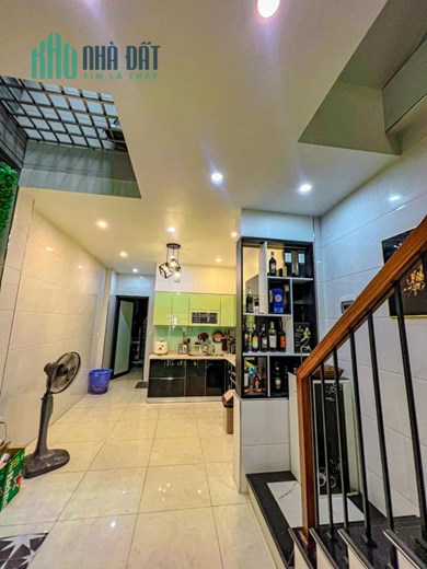 Bán nhà ngõ 213 Thiên Lôi, DT 79m 3 tầng sân cổng riêng GIÁ 3.05 tỉ cực đẹp