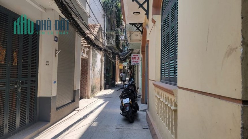 BÁN NHÀ 2 TẦNG TRUNG KÍNH, CẦU GIẤY - PHÂN LÔ - Ô TÔ - KINH DOANH