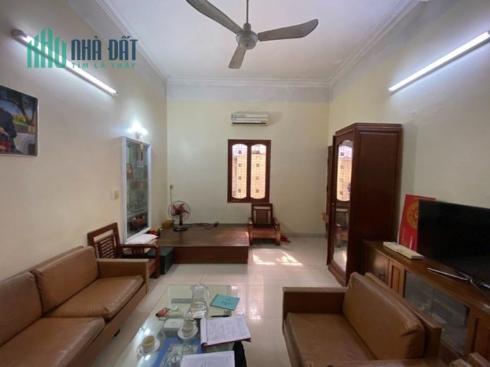 Bán nhà phố Chợ Hàng Cũ, diện tích 64m 2.5 tầng ngõ nông GIÁ 2.9 tỉ
